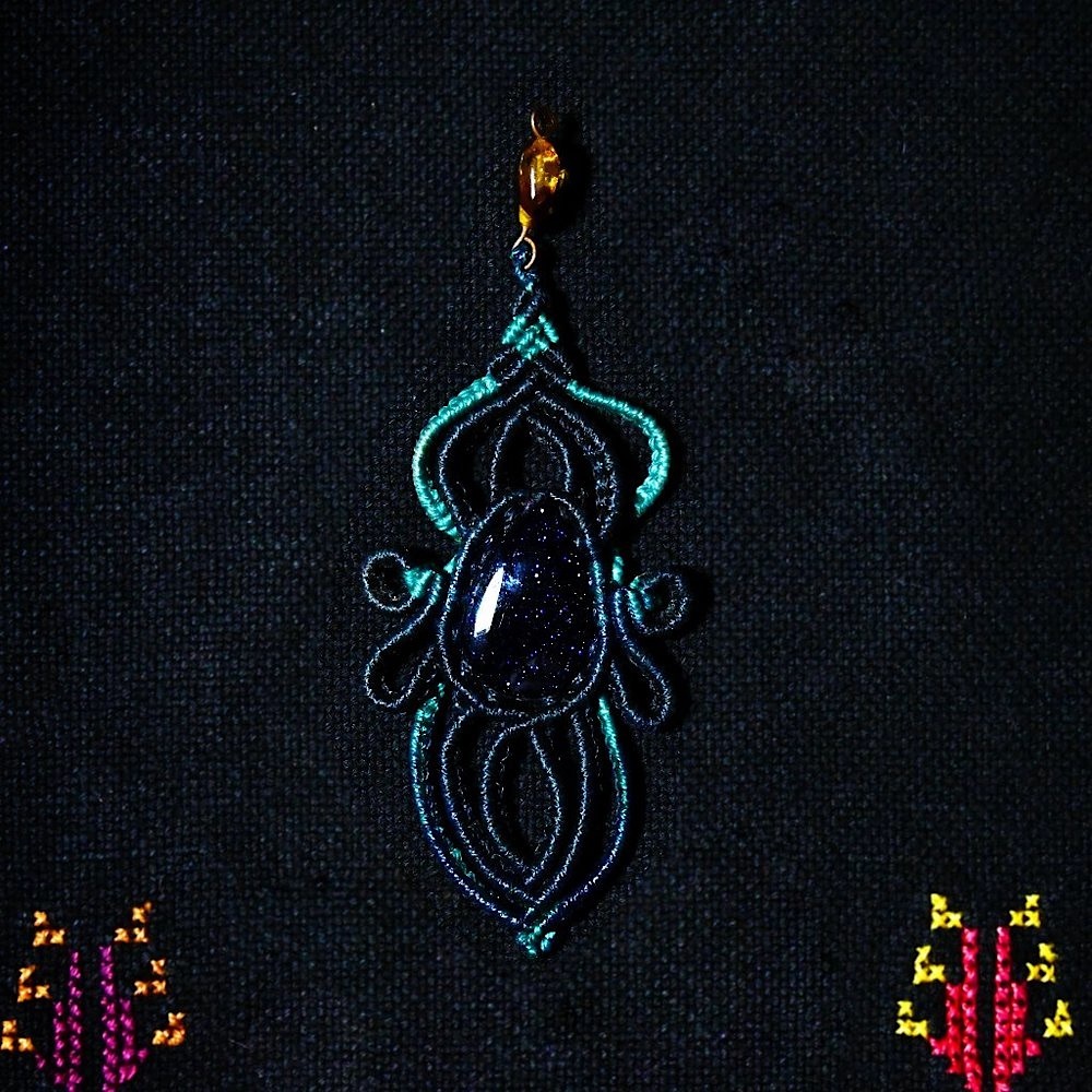 Blue Goldstone Crystal & Ambar Crochet Pendant
